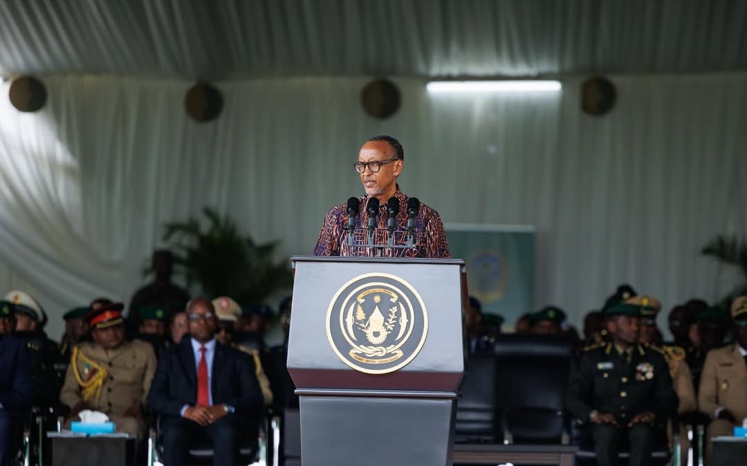 Perezida Paul Kagame Yasabye Abofisiye Basoje Amasomo i Nyakinama Kurangwa n’Ubutwari, Ubushishozi n’Intego Ihamye.