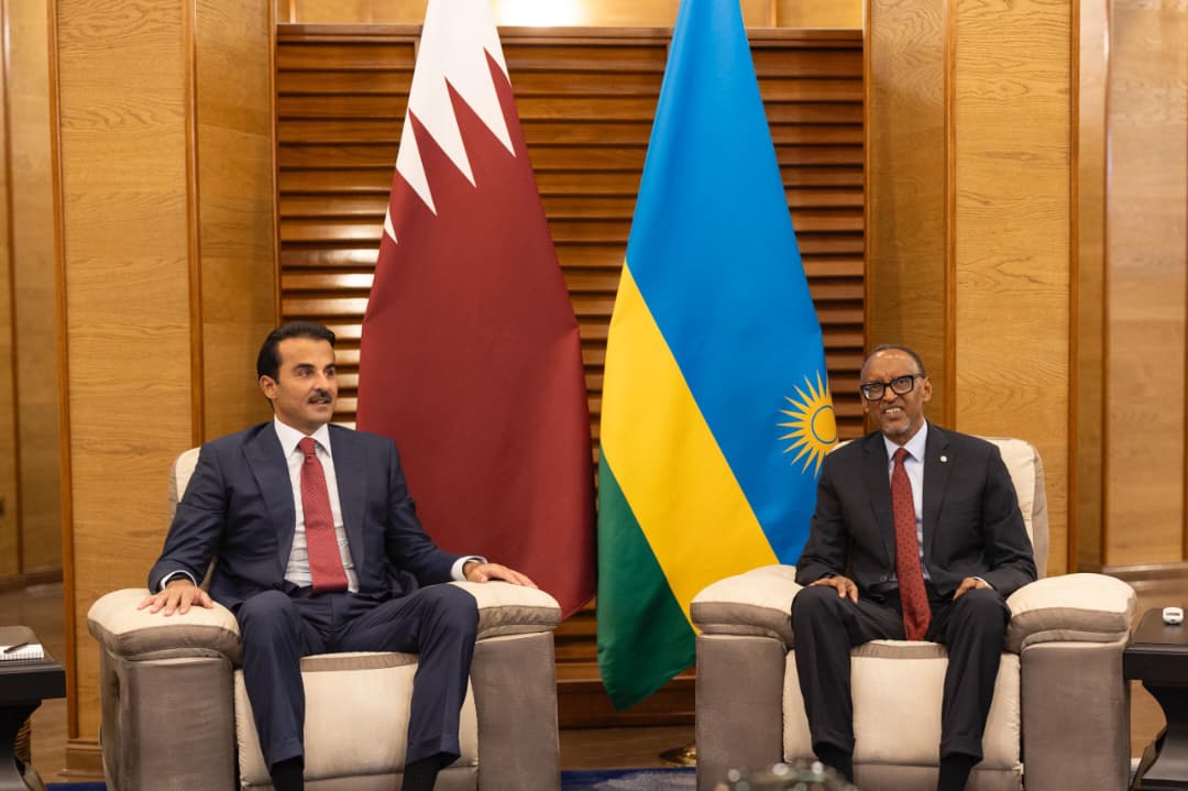 Perezida Paul  Kagame yoherereje Emir wa Qatar ubutumwa bwo kumufata mu mugongo