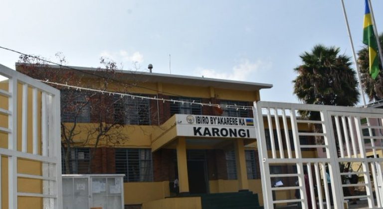 Karongi: Umusore w’imyaka 25 yatawe muri yombi akekwaho kwica nyina amuteye icyuma