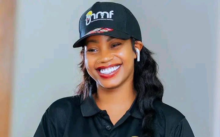 Sheebah Karungi yongeye kurikoroza agira inama abakobwa yo kwishakira amafaranga