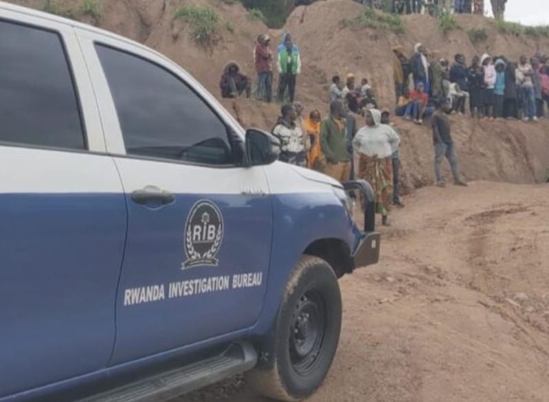 Muhanga: Batatu baguye mu kirombe cyari cyarafunzwe na RMB